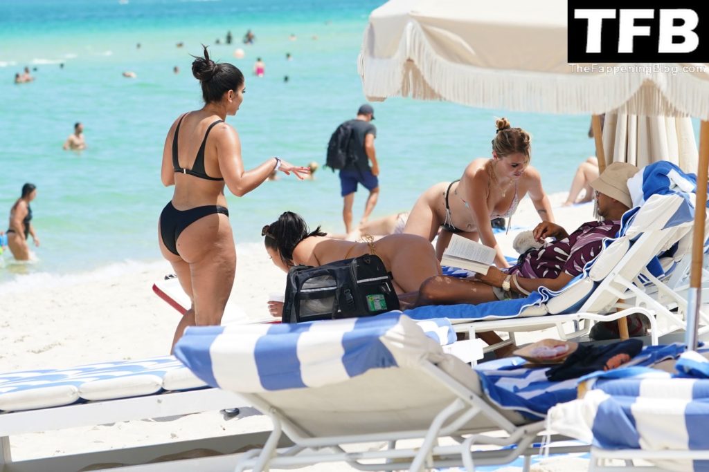 Mikalah Styles &amp; Terrence J Relax at the Beach with Friends in Miami (22 Photos)