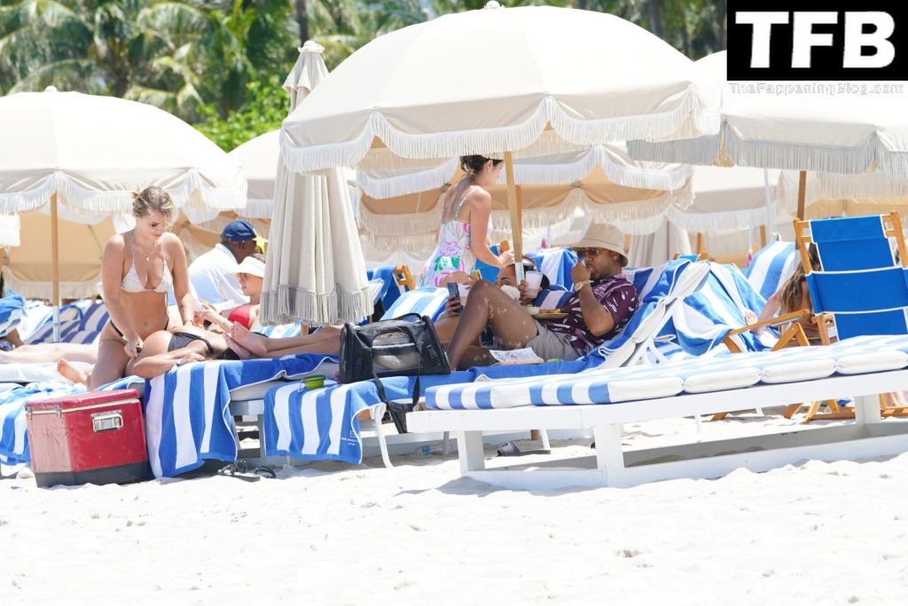 Mikalah Styles &amp; Terrence J Relax at the Beach with Friends in Miami (22 Photos)