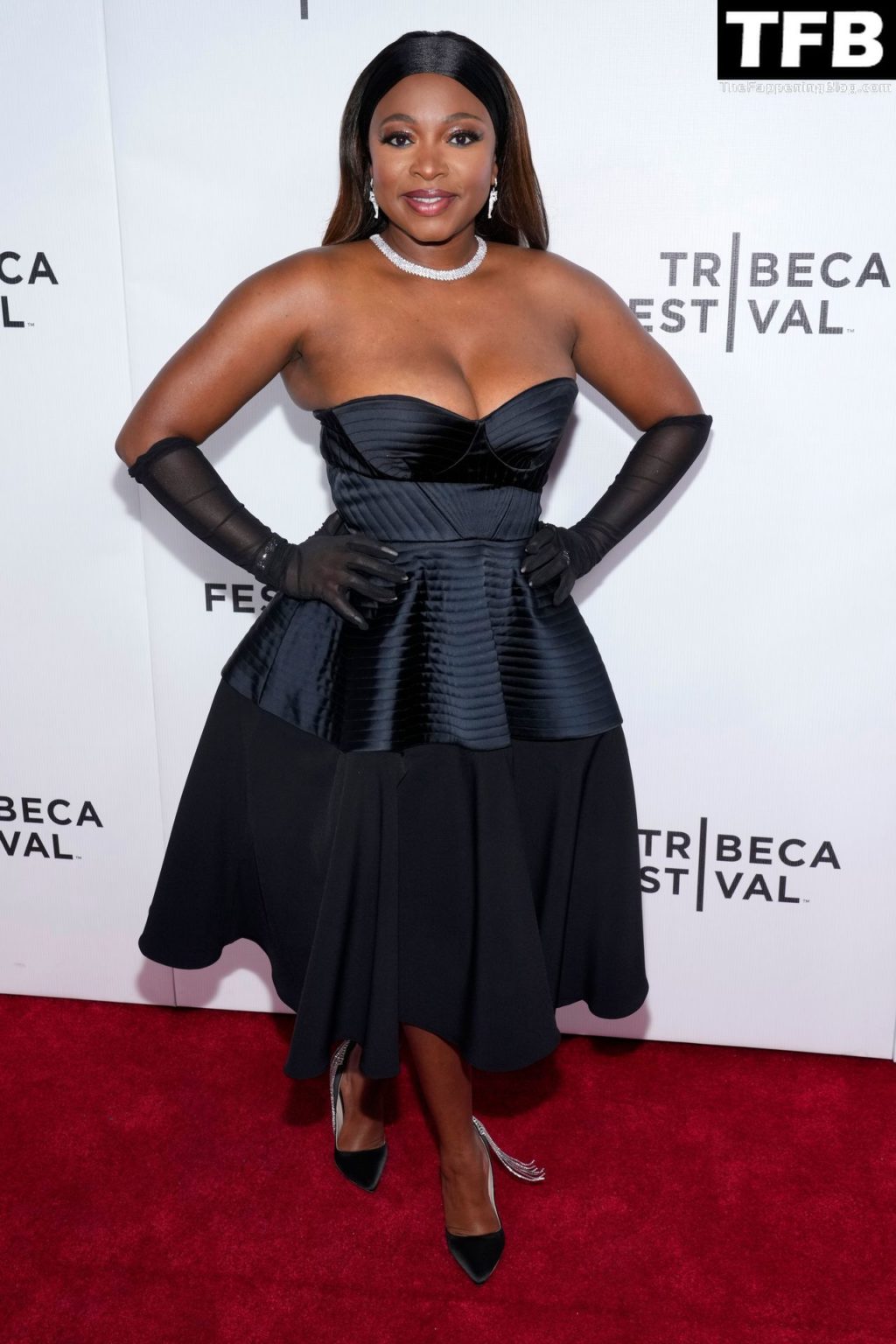 Naturi Naughton Displays Her Cleavage at the 2022 Tribeca Festival in New York (28 Photos)