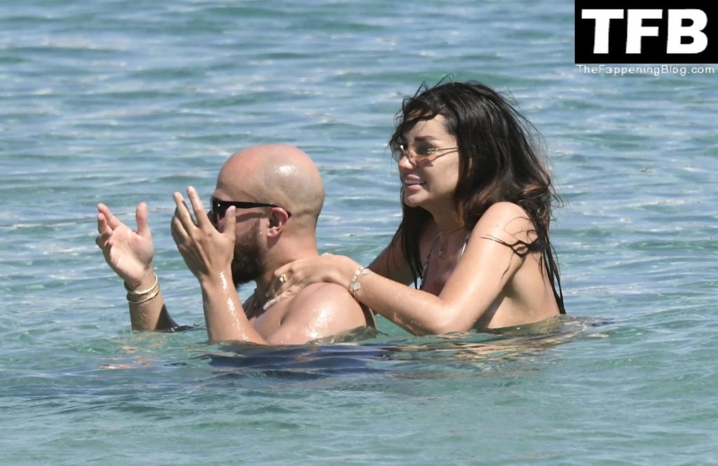 Ruby Mae Enjoys Her Summer Holidays with a New Boyfriend out in Mykonos (43 Photos)