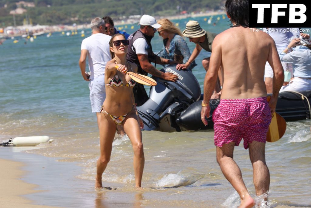 Sylvie Meis &amp; Niclas Castello Enjoy a Day on the Beach in Saint Tropez (74 Photos)