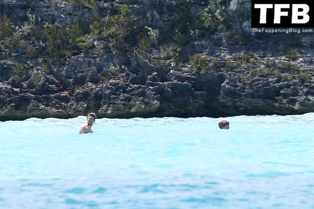 Taylor Swift &amp; Joe Alwyn Take Their Love on a Romantic Trip to the Bahamas (22 Photos)