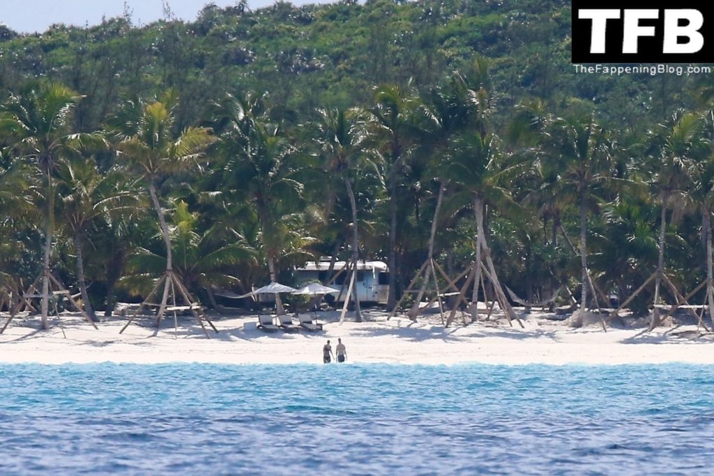 Taylor Swift &amp; Joe Alwyn Take Their Love on a Romantic Trip to the Bahamas (22 Photos)