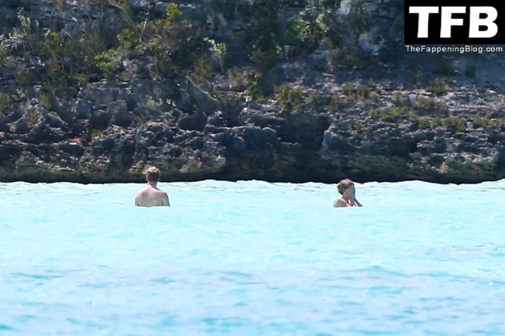 Taylor Swift &amp; Joe Alwyn Take Their Love on a Romantic Trip to the Bahamas (22 Photos)