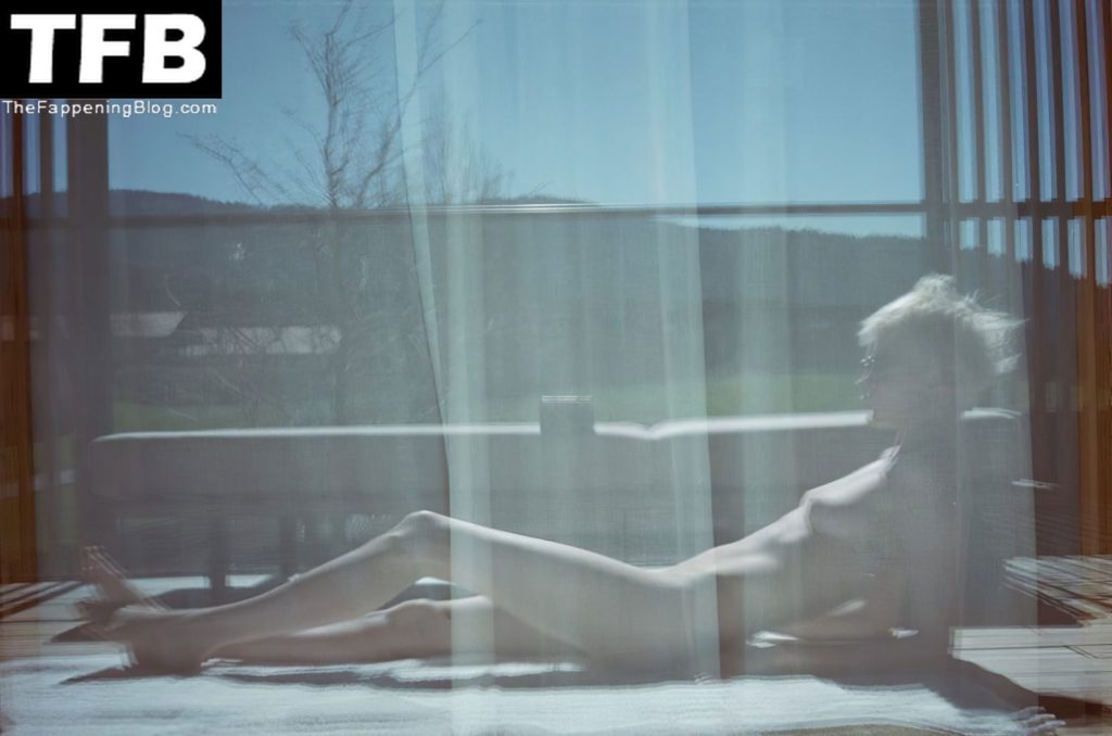 Cara Delevingne Nude &amp; Sexy Collection (15 Photos)
