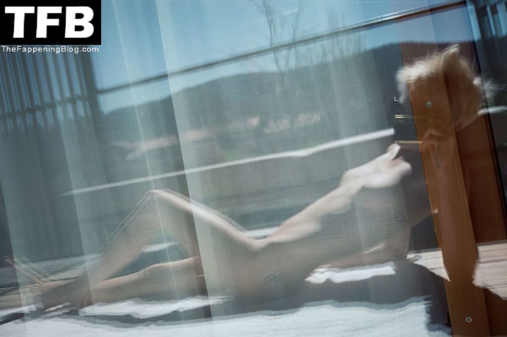 Cara Delevingne Nude &amp; Sexy Collection (15 Photos)