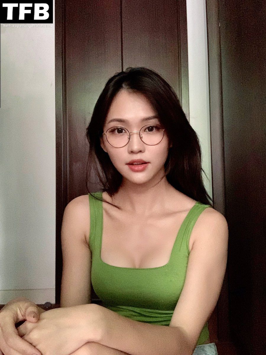 Irene Zhao Sexy (7 Photos)
