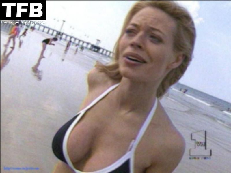 Jeri Ryan Topless &amp; Sexy Collection (73 Photos)