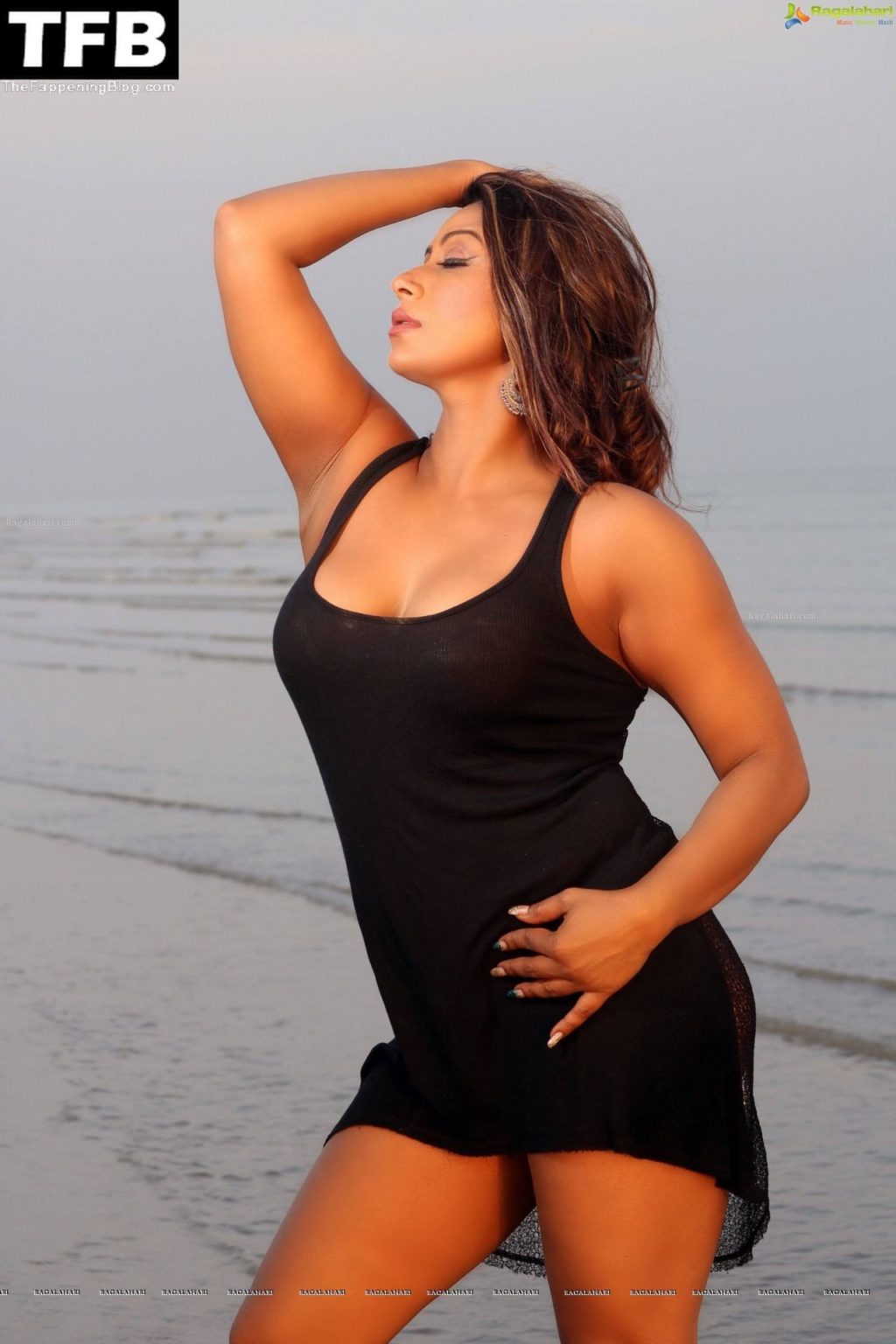 Kamalika Chanda Nude &amp; Sexy Collection (21 Photos)