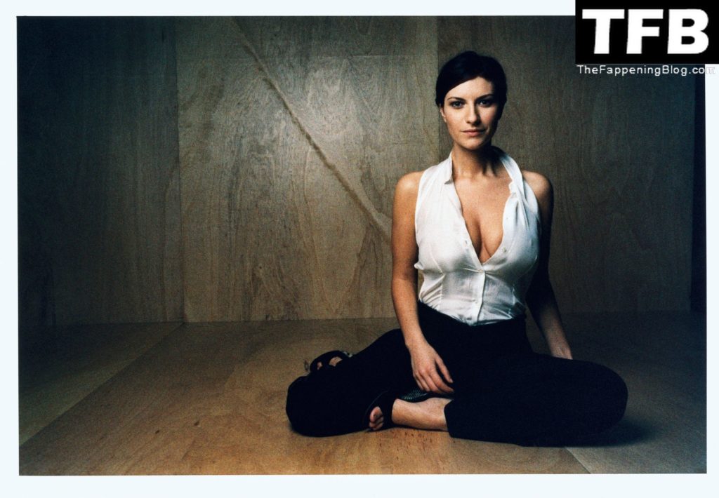Laura Pausini Sexy Collection (27 Photos)