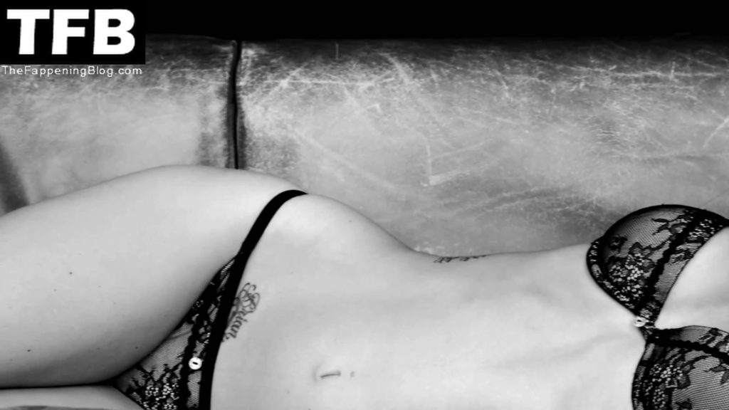 Megan Fox Topless &amp; Sexy (7 Photos + Video)