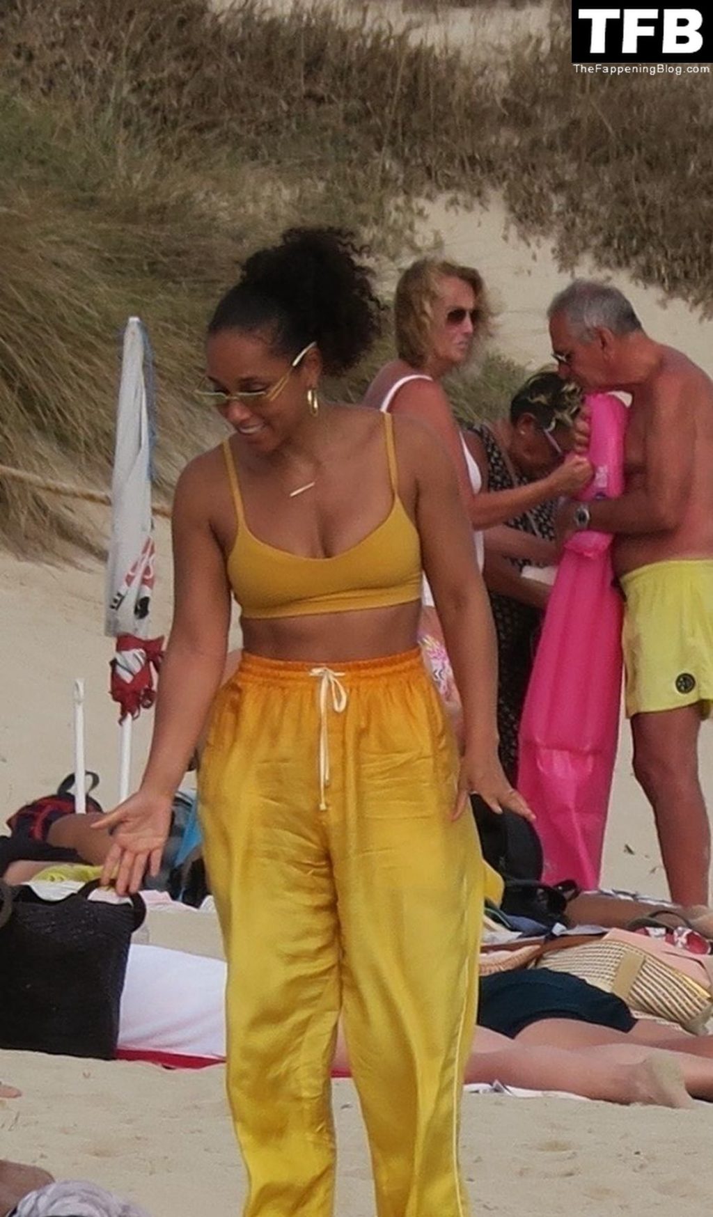 Alicia Keys Enjoys a Beach Day with Family While Vacationing in Formentera (37 Photos)