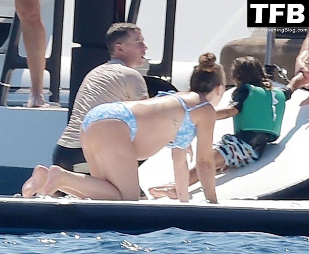 Chloe Green &amp; Manuele Thiella Enjoy a Family Day at Sea in Portofino (30 Photos)