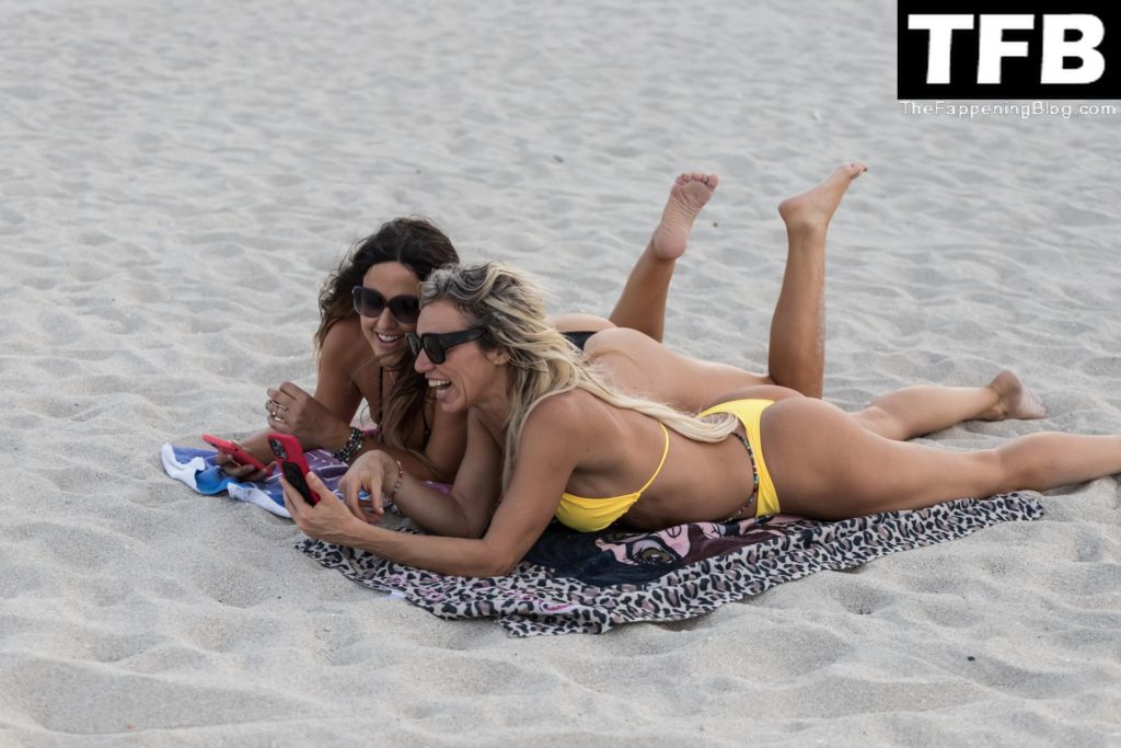 Claudia Romani &amp; Carol Paredes Take Over South Beach (35 Photos)
