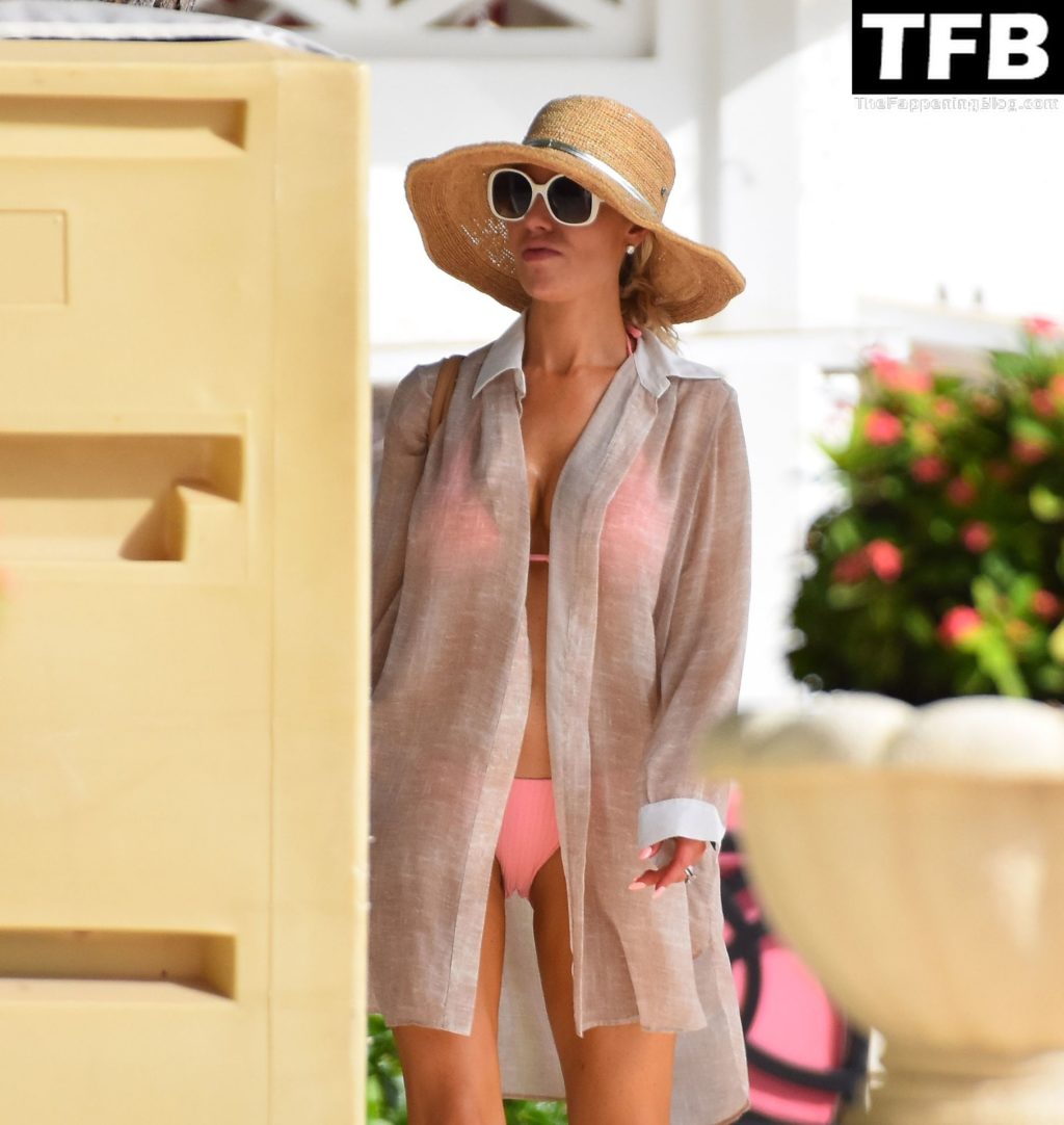 Dorit Kemsley &amp; Paul Kemsley are Seen Tanning It Up Out on the Beaches of the Beautiful Island of Barbados (25 Photos)
