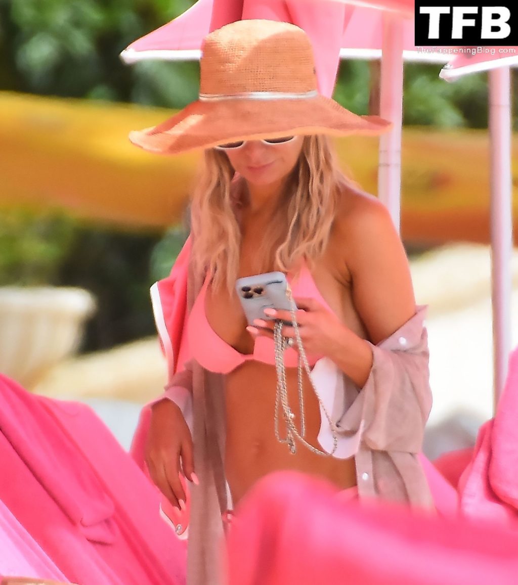 Dorit Kemsley &amp; Paul Kemsley are Seen Tanning It Up Out on the Beaches of the Beautiful Island of Barbados (25 Photos)
