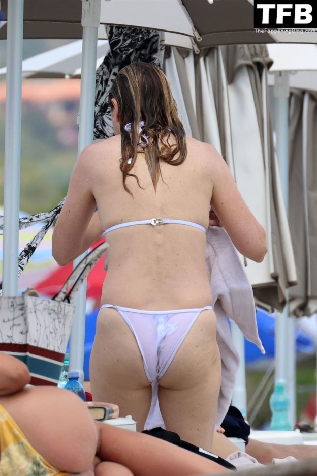 Ellen Pompeo Flashes Her Nude Tits Bush And Butt During Her Vacation In