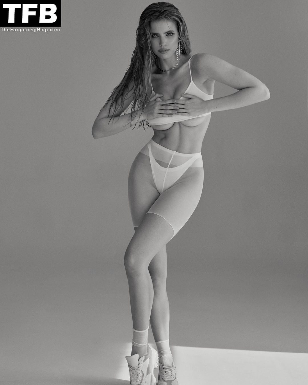Emily Deyt-Aysage Nude & Sexy Collection (10 Photos) .