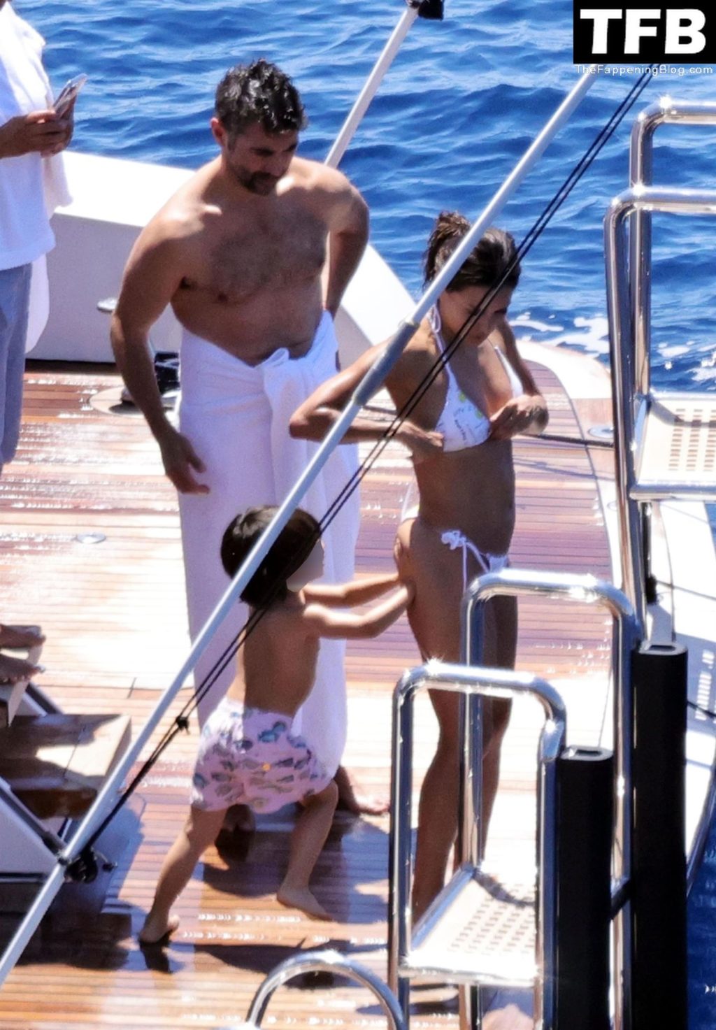 Eva Longoria Shows Off Her Sultry Figure Out on Her Family Holiday in Capri (62 Photos)