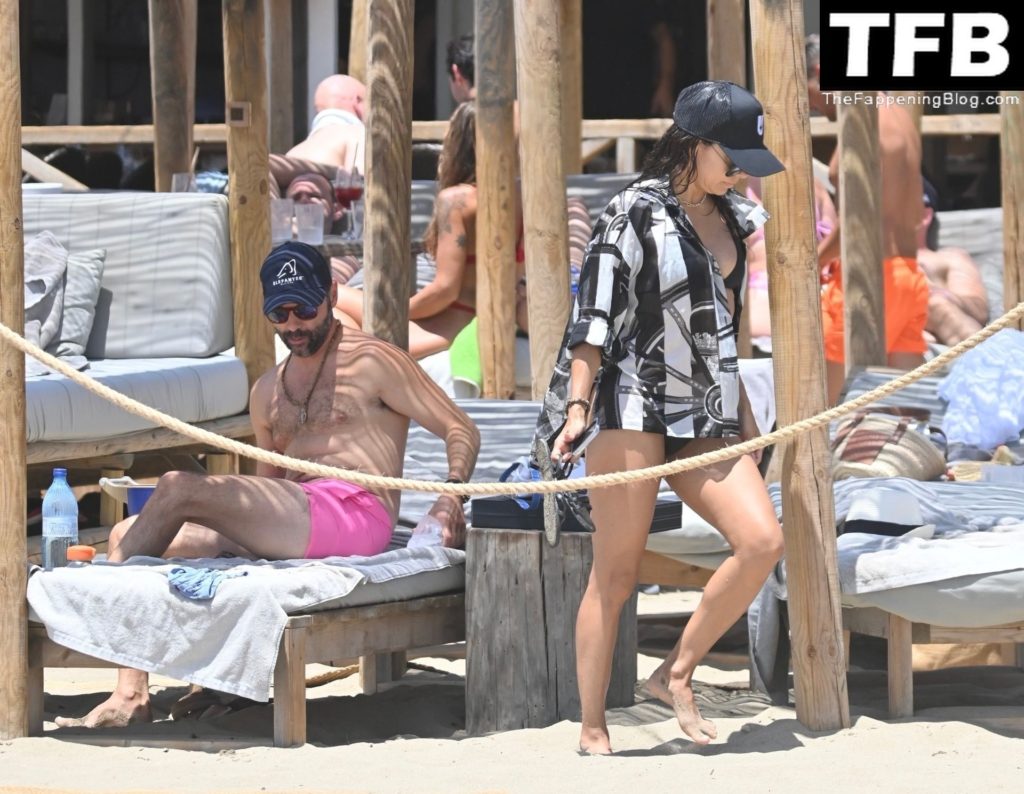 Eva Longoria Enjoys a Family Holiday on the Beach in Marbella (63 New Photos)
