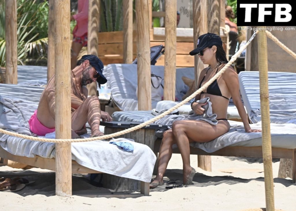 Eva Longoria Enjoys a Family Holiday on the Beach in Marbella (63 New Photos)