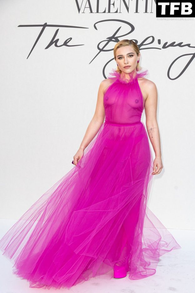 Florence Pugh Shows Off Her Nude Tits At The Valentino Haute Couture