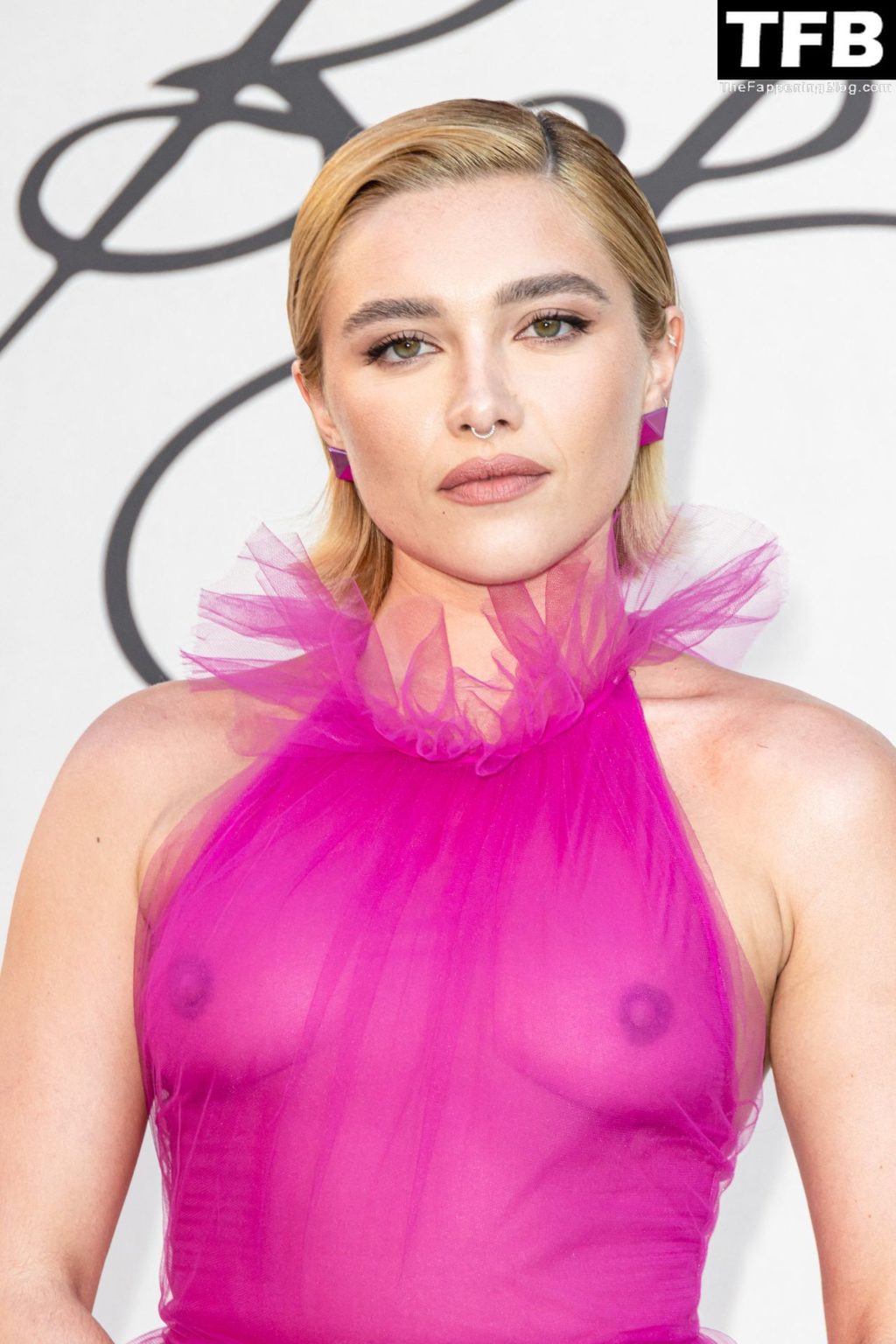 Florence Pugh Shows Off Her Nude Tits At The Valentino Haute Couture Fall Winter Fashion