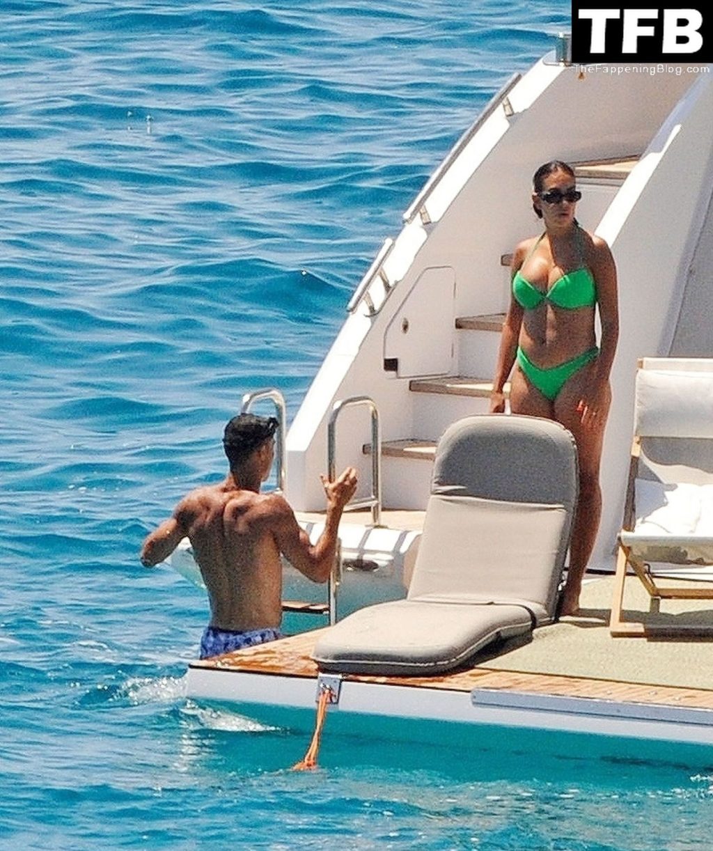 Georgina Rodriguez &amp; Cristiano Ronaldo Enjoy Their Vacation in Spain (38 Photos)