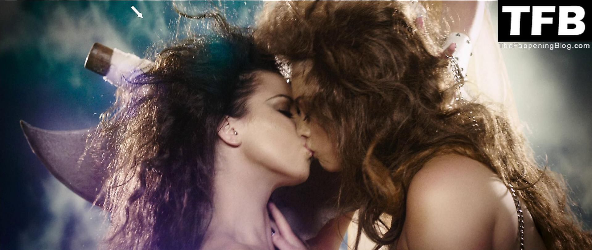 Hannah-Tasker-Poland-Lesbian-Kiss-3-thefappeningblog.com_.jpg