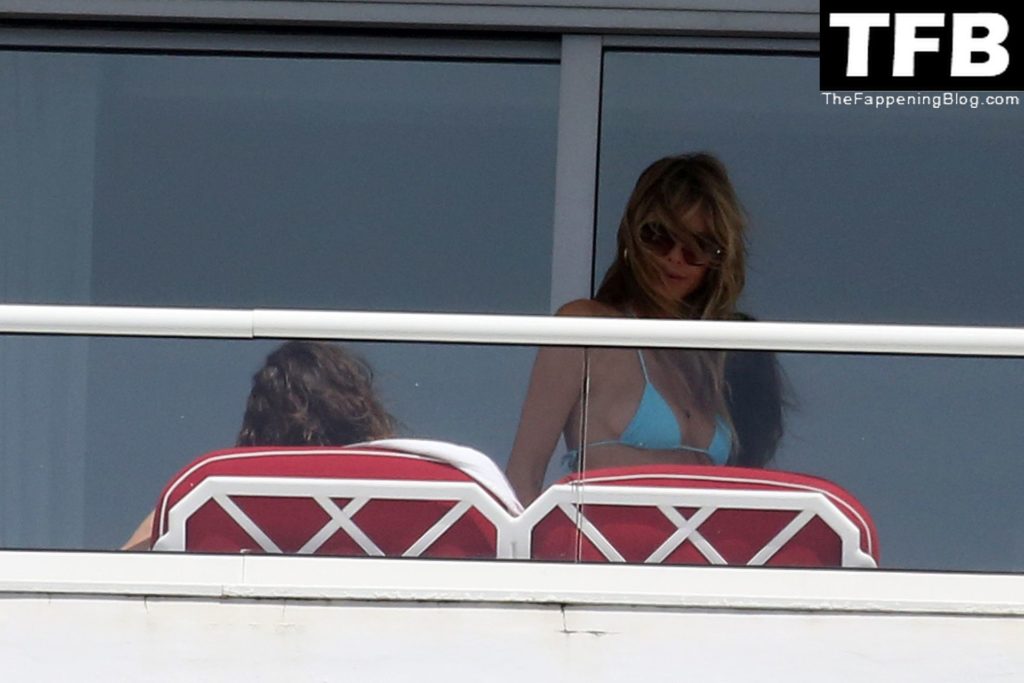 Heidi Klum Flashes Her Nude Boob on a Balcony in Miami (17 Photos)