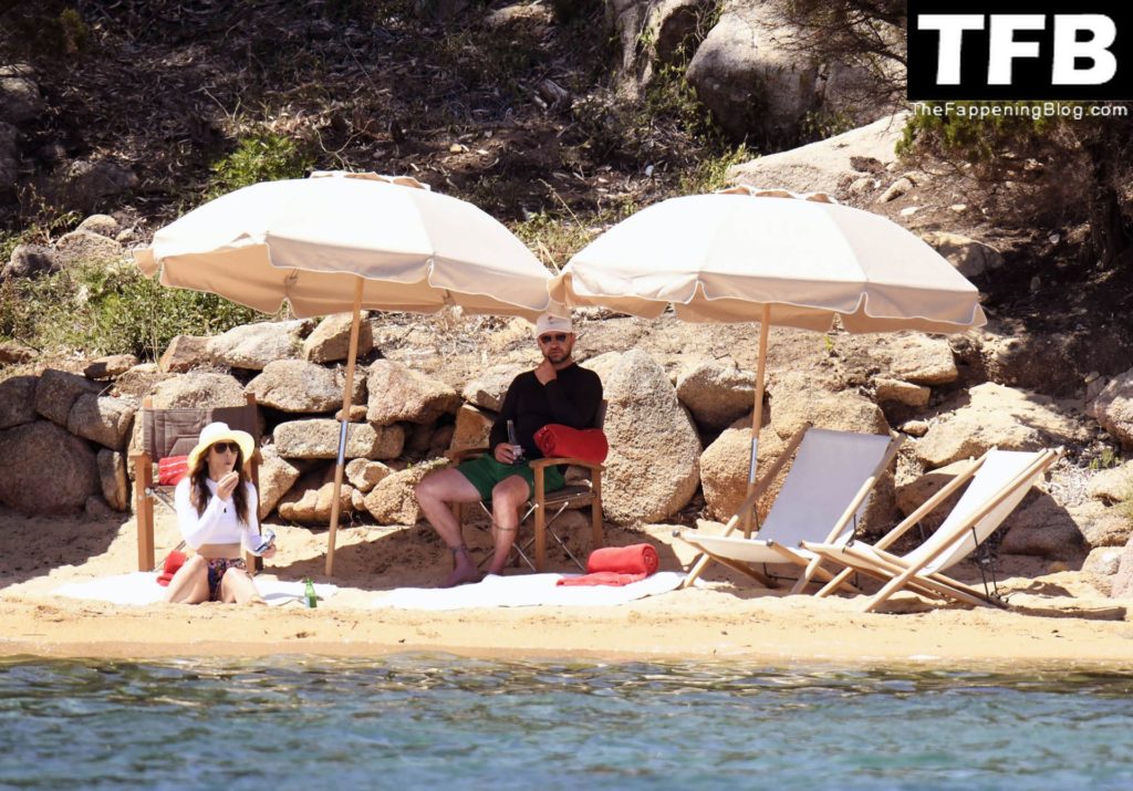 Jessica Biel &amp; Justin Timberlake Relax on a Beach in Sardinia (47 Photos)