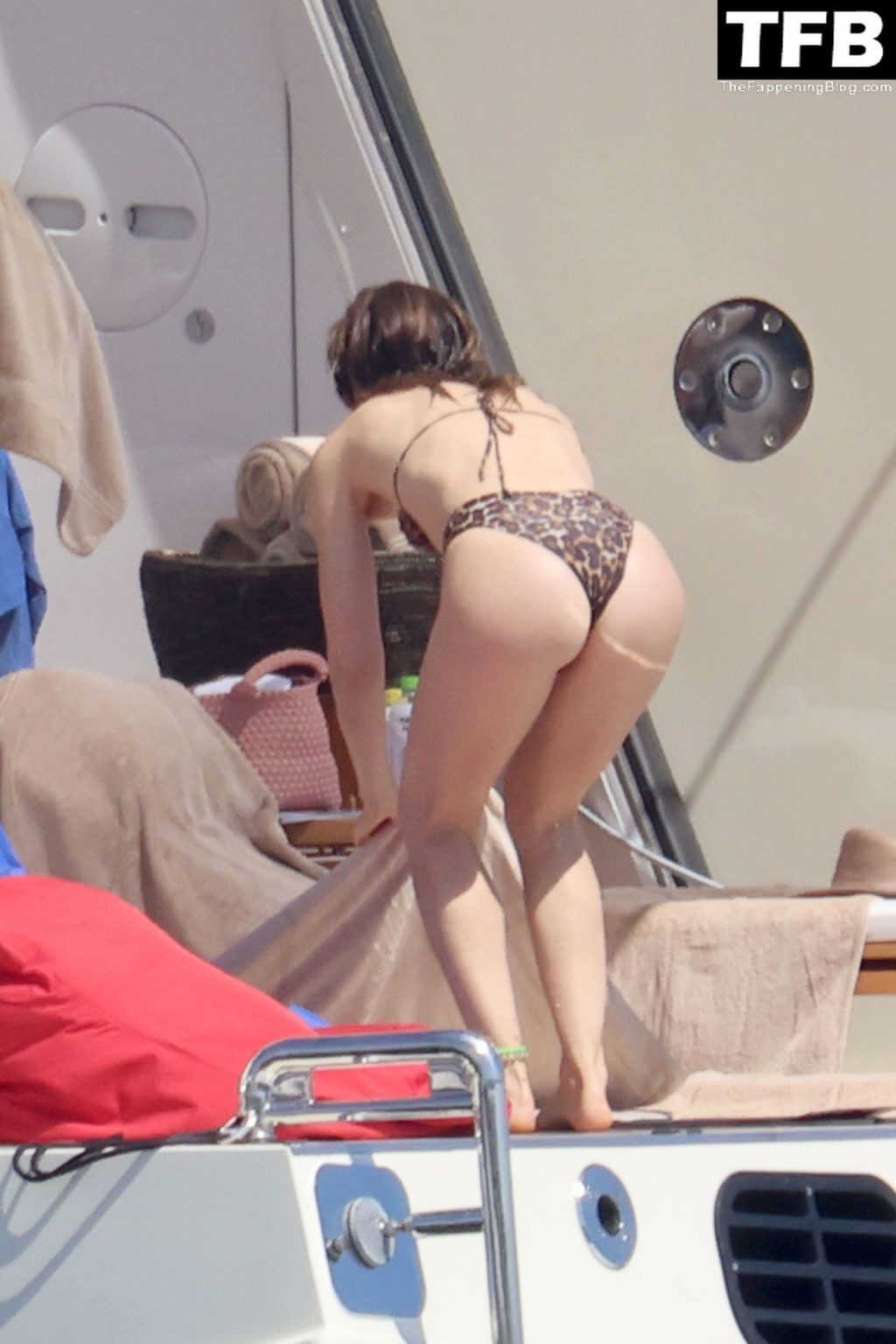 Justin Timberlake Slaps Jessica Biel on the Bum as They’re Spotted on a Yacht (59 Photos)
