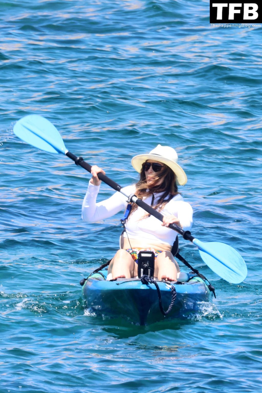Jessica Biel &amp; Justin Timberlake Paddle Canoes in Sardinia (36 Photos)