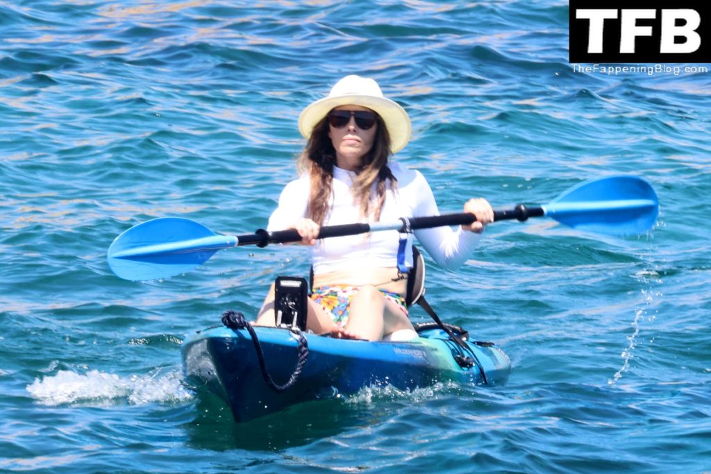 Jessica Biel &amp; Justin Timberlake Paddle Canoes in Sardinia (36 Photos)
