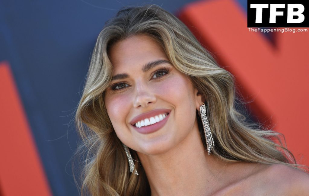 Kara Del Toro Shows Off Her Sexy Figure in Red at “The Gray Man” Premiere in Hollywood (34 Photos)