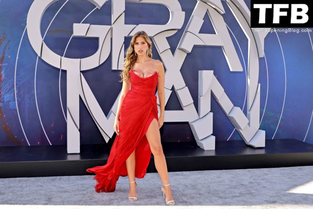 Kara Del Toro Shows Off Her Sexy Figure in Red at “The Gray Man” Premiere in Hollywood (34 Photos)