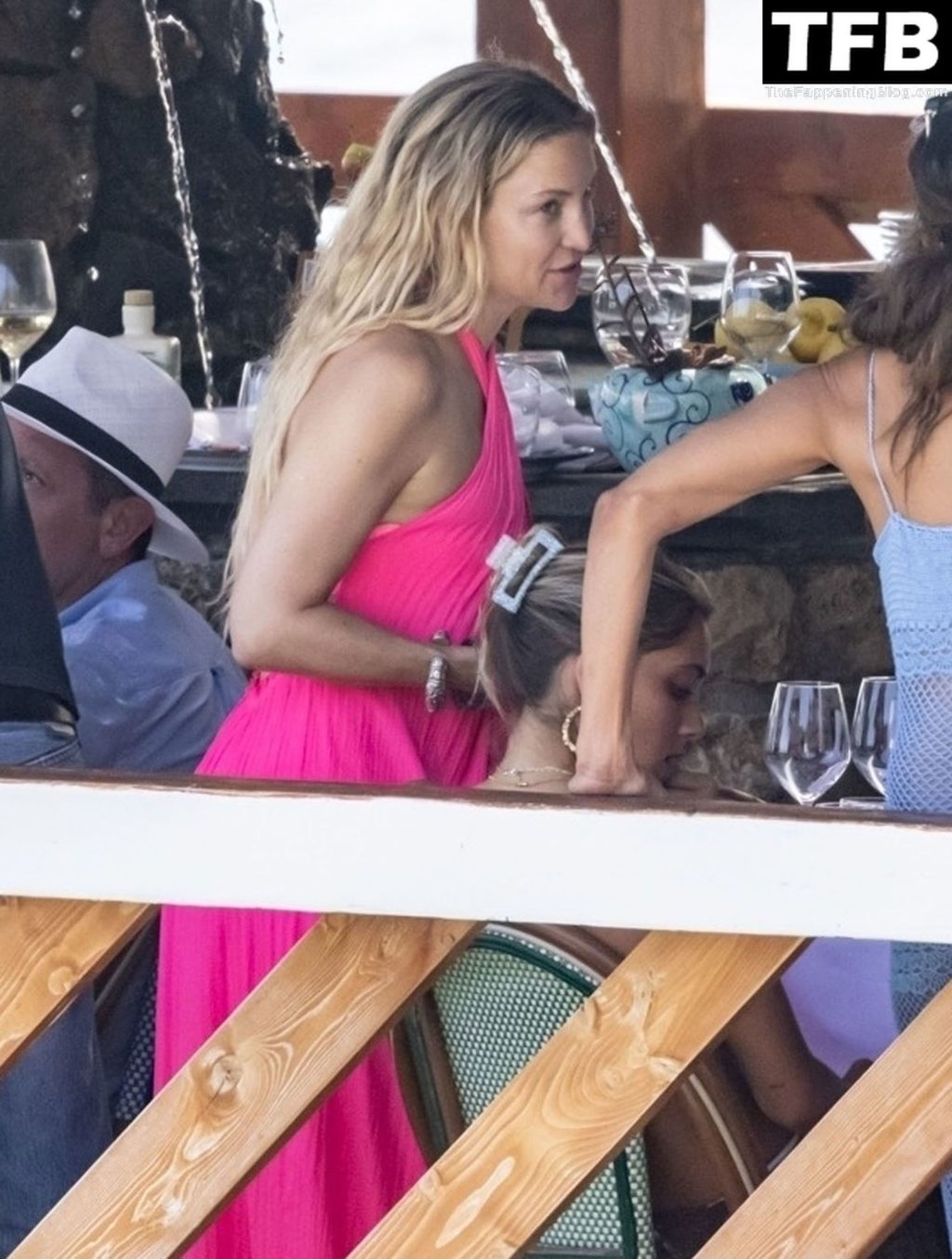 Kate Hudson is Seen on Her Family Trip to Nerano (68 Photos)