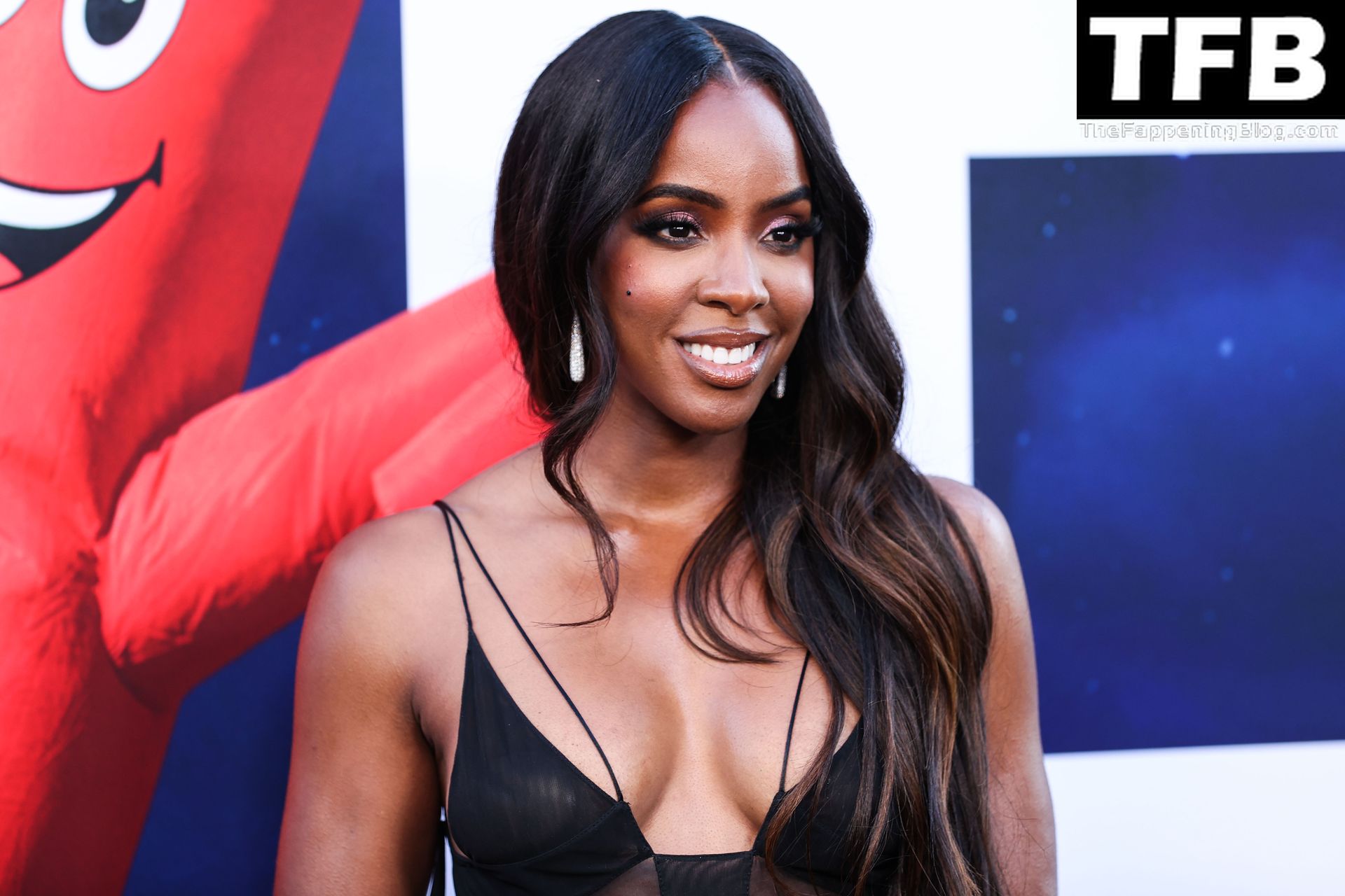 Kelly Rowland Shows Off Her Sexy Tits at the "Nope" Los Angeles P...