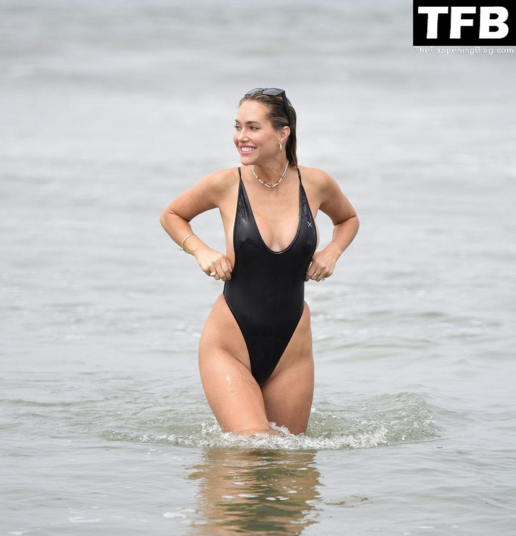 Kourtney Kellar Shows Off Her Sexy Figure on the Beach in Malibu (70 Photos)