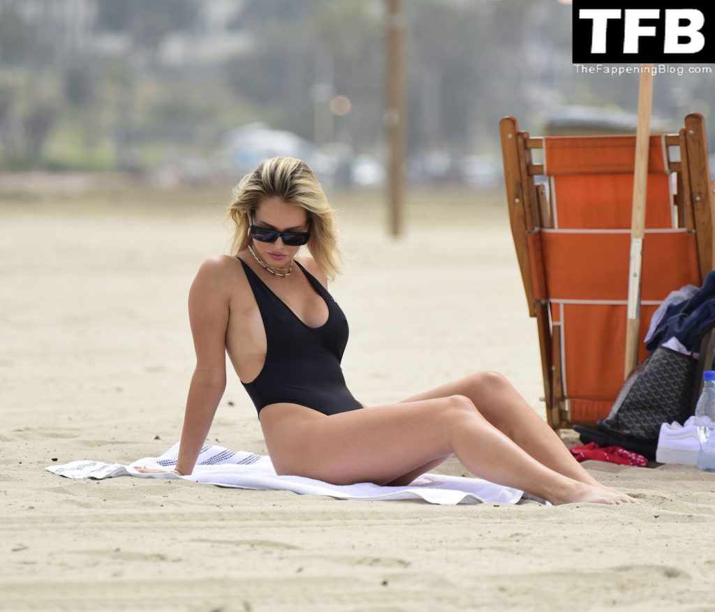Kourtney Kellar Shows Off Her Sexy Figure on the Beach in Malibu (70 Photos)