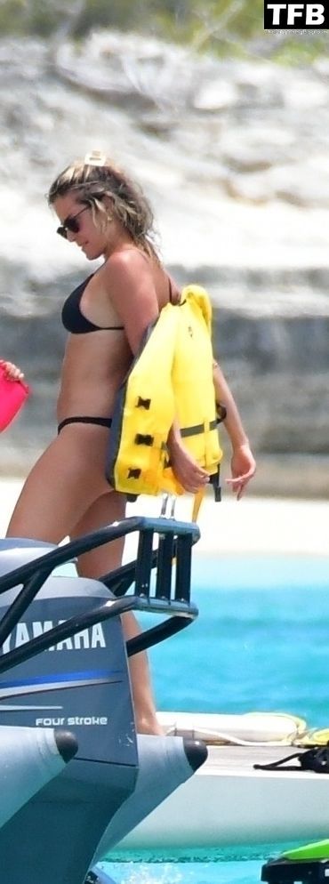 Kristin Cavallari Enjoys a Boat Day on the 4th of July Holiday in Turks and Caicos (59 Photos)
