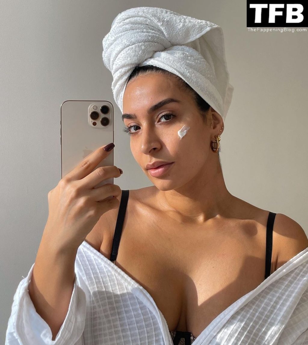 Lamiya Slimani Sexy (6 Photos)