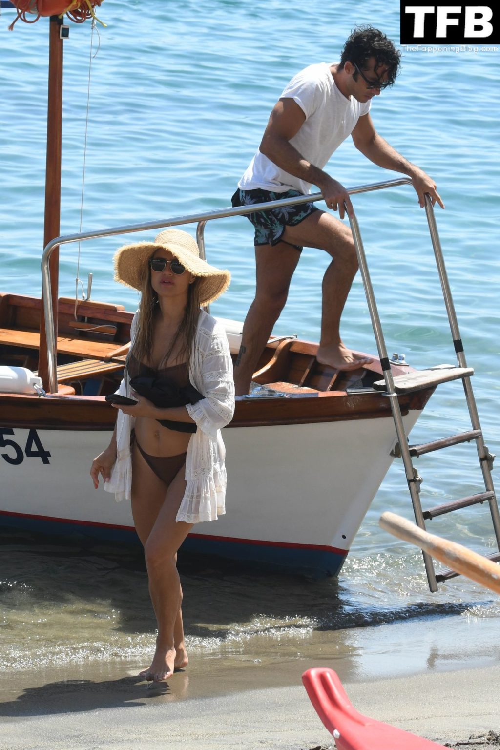 Lola Ponce &amp; Aaron Diaz Enjoy Their Vacation in Ischia (44 Photos)