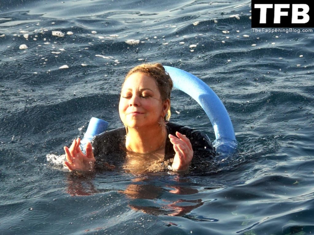 Busty Mariah Carey Takes a Dip in the Sea in Capri (73 Photos)