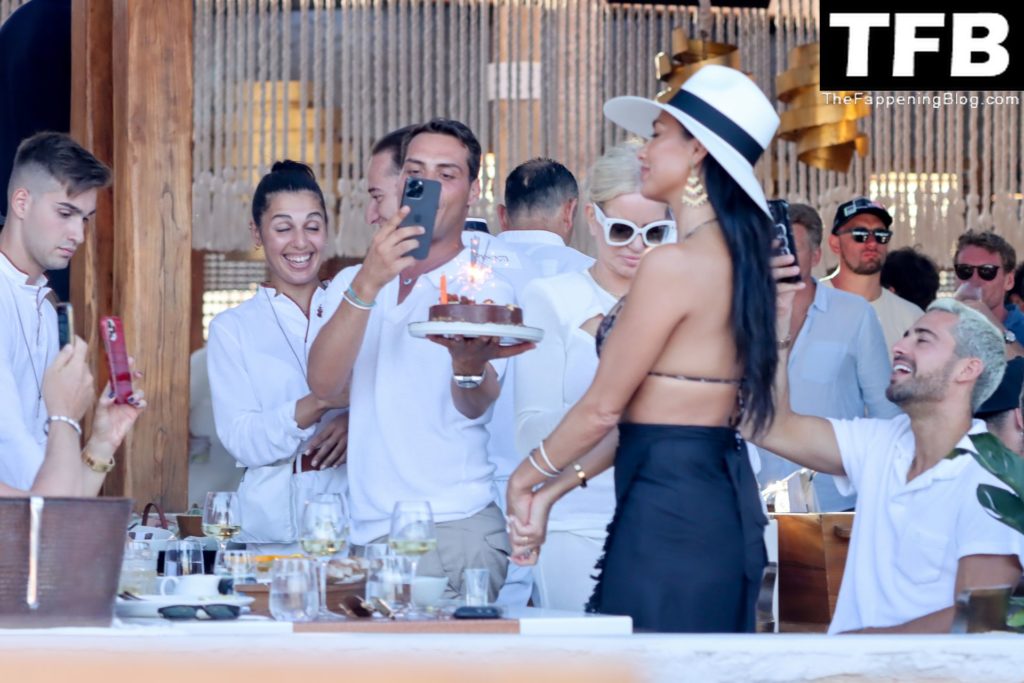 Nicole Scherzinger Shows Off Her Sexy Tits in Mykonos (35 Photos)