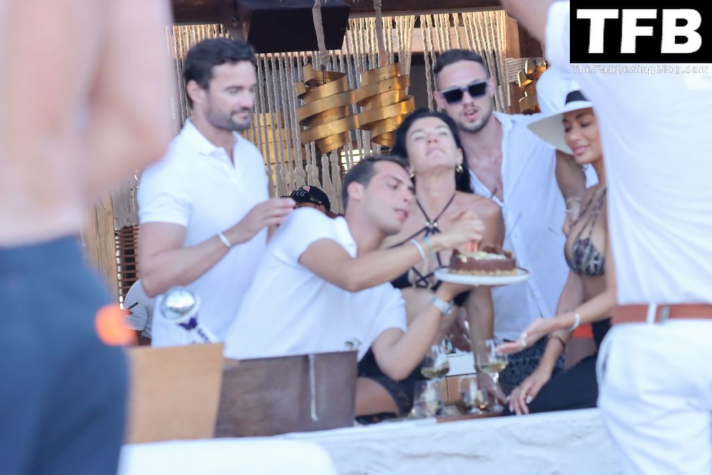 Nicole Scherzinger Shows Off Her Sexy Tits in Mykonos (35 Photos)