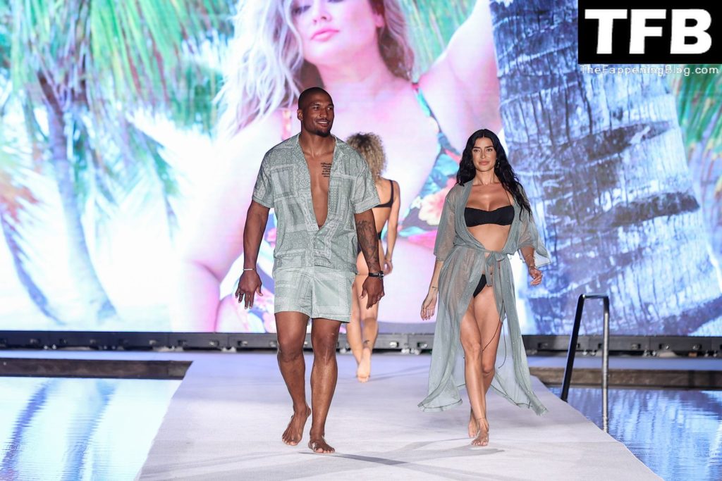 Nicole Williams English Looks Hot at the Sports Illustrated Swimsuit Runway Show in Miami Beach (30 Photos)