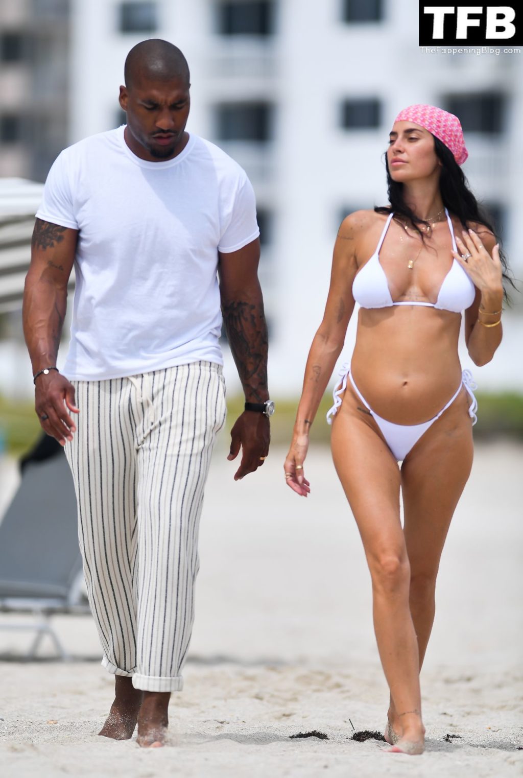 Pregnant Nicole Williams Shows Off Her Sexy Bikini Body on the Beach in Miami (29 Photos)