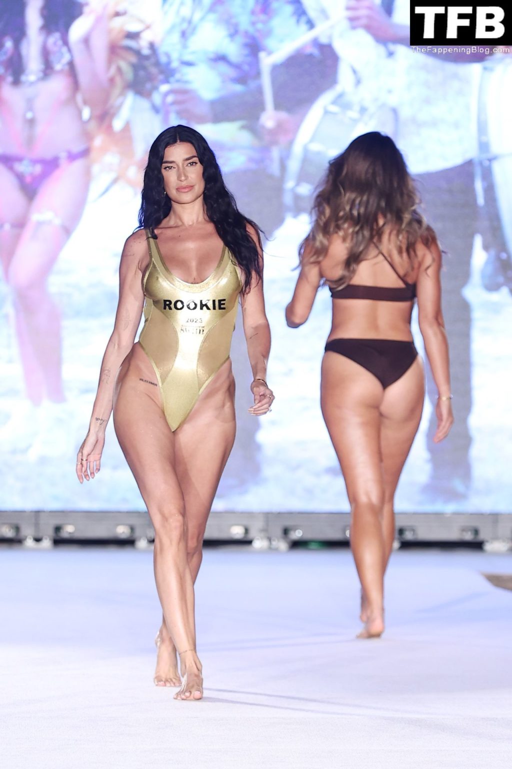 Nicole Williams English Looks Hot at the Sports Illustrated Swimsuit Runway Show in Miami Beach (30 Photos)