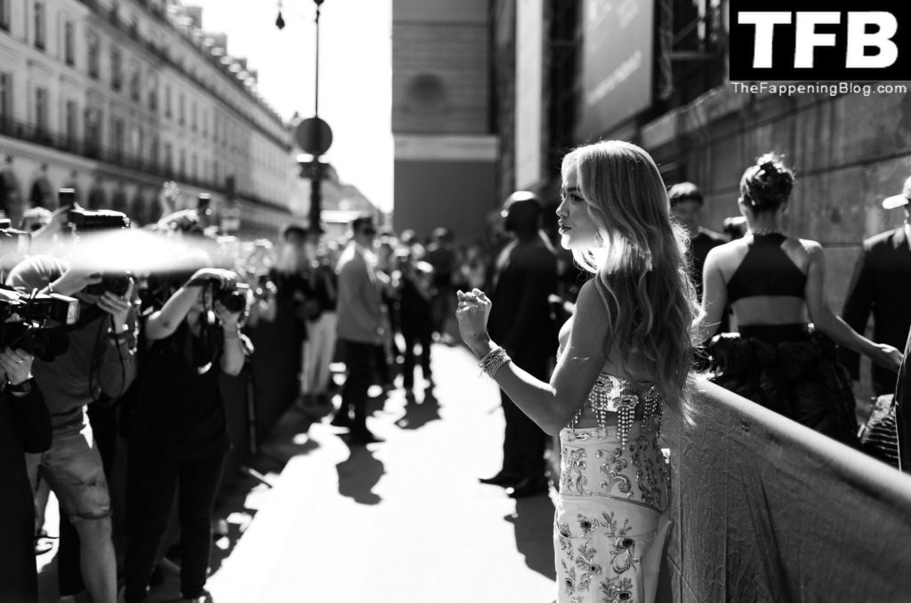 Rita Ora Flaunts Her Nice Cleavage in Paris (156 Photos)